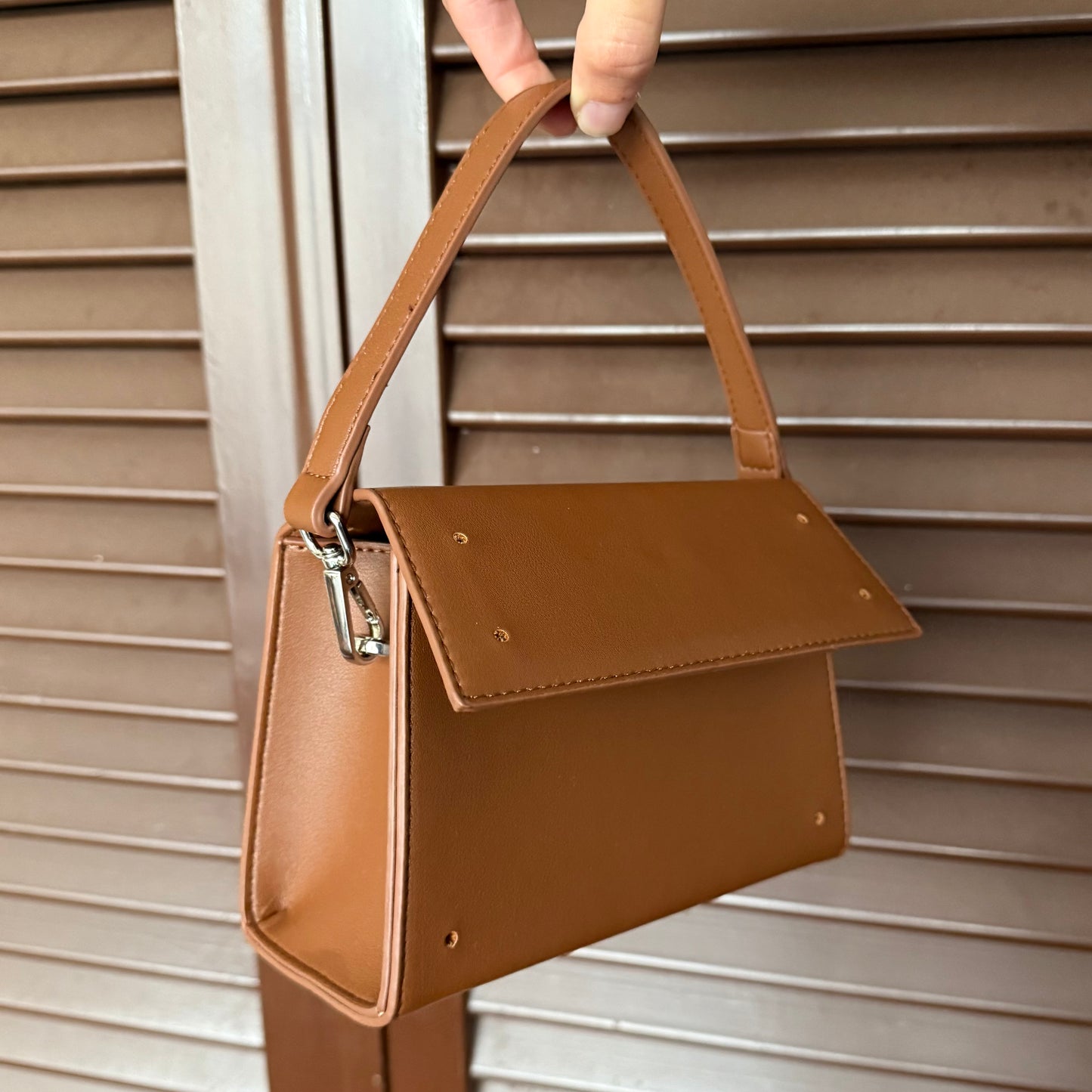 Tracolla corta in similpelle - Marrone cioccolato