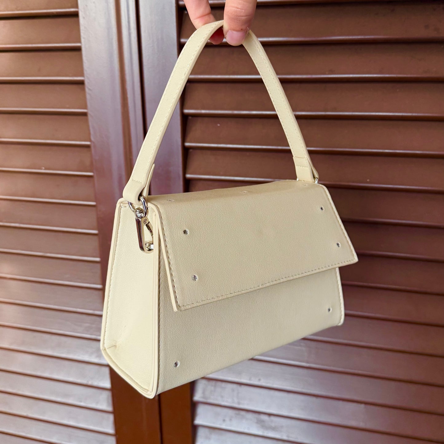 Tracolla corta in similpelle - Beige