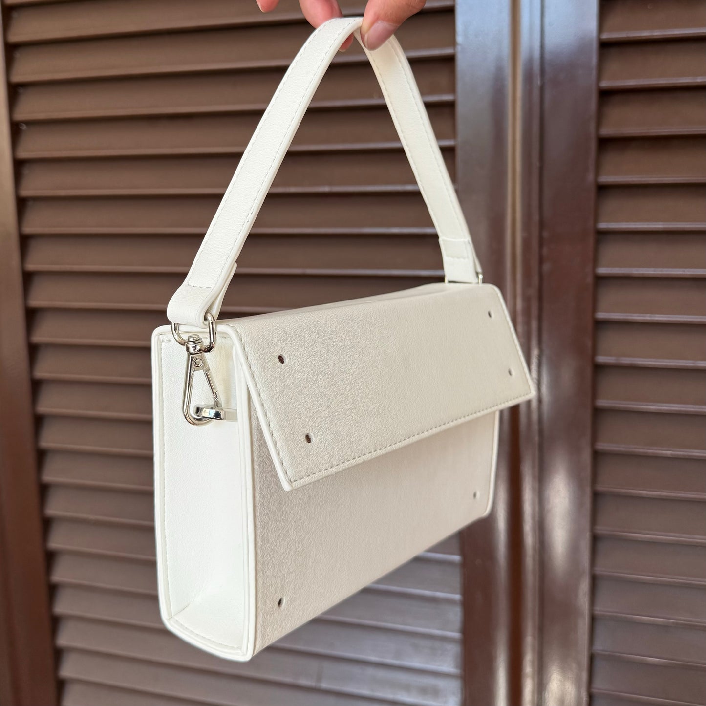 Tracolla corta in similpelle - Bianca